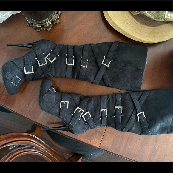 Black suede buckle stills to boots size 6 - Picture 1 of 2